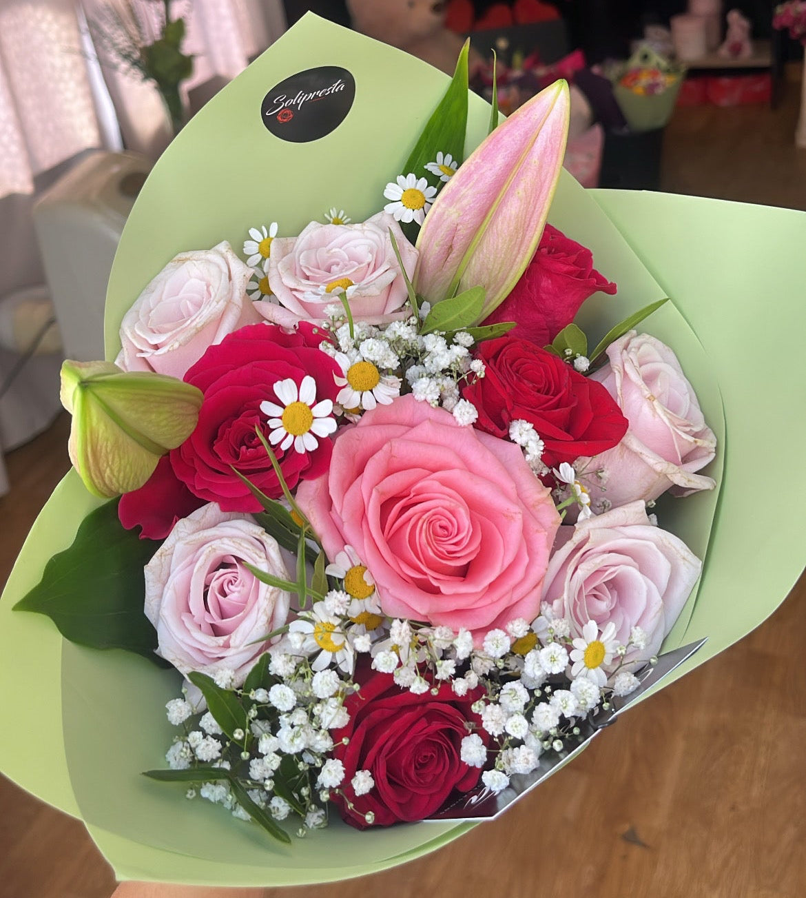 Bouquets de Roses aux Teintes Variées